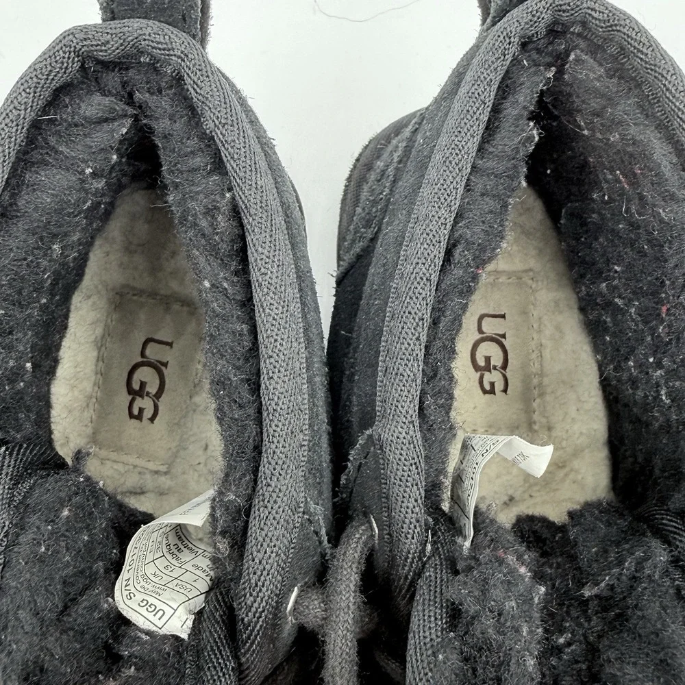UGG‎ Neumel II / black/ Kids Boot - SZ 1